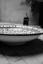 Reunion Home svart keramikfat marocko handgjorda hantverk genuin